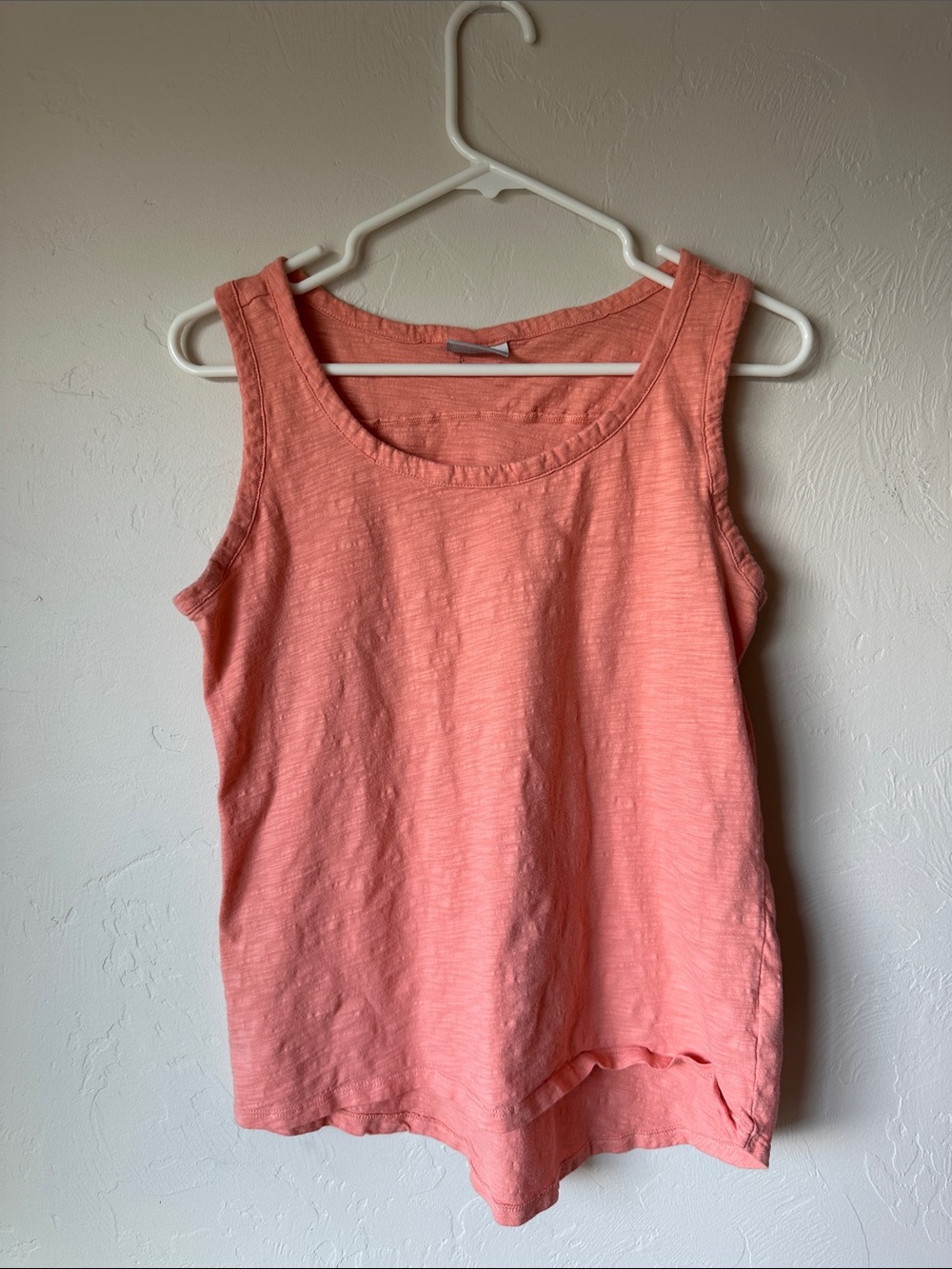 Women’s Sleeveless Coral Tank Top - Classic Scoop Neck